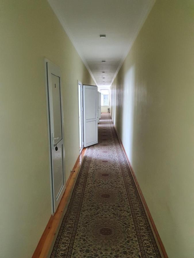 Sheki Avtovagzal Motel エクステリア 写真