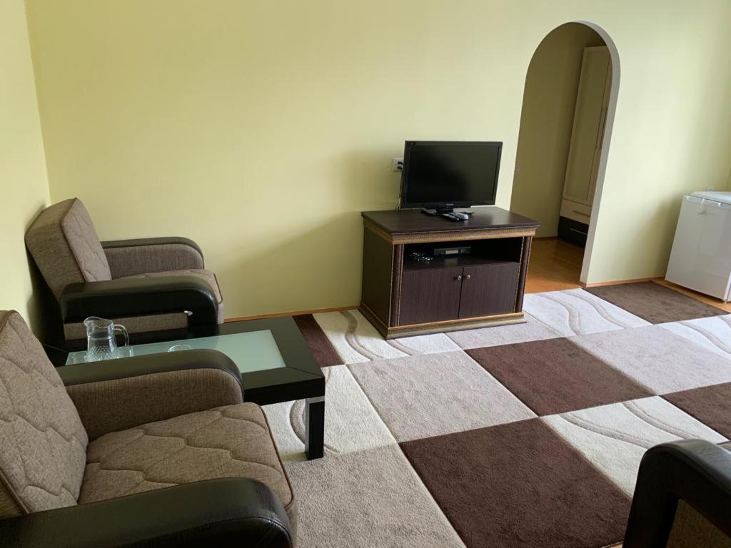 Sheki Avtovagzal Motel エクステリア 写真