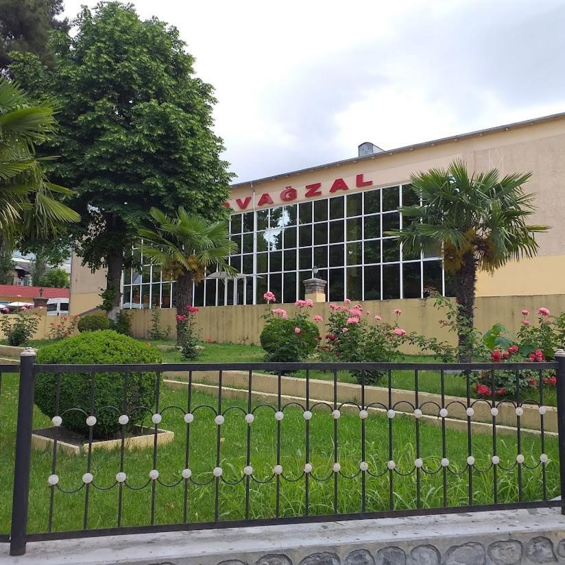 Sheki Avtovagzal Motel エクステリア 写真